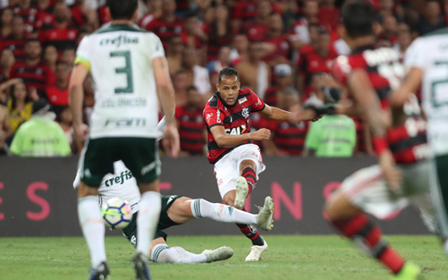 Mauro compara poder de decisão de jogadores de Flamengo e Palmeiras: “E se a bola do Dudu cai no pé do Geuvânio?”