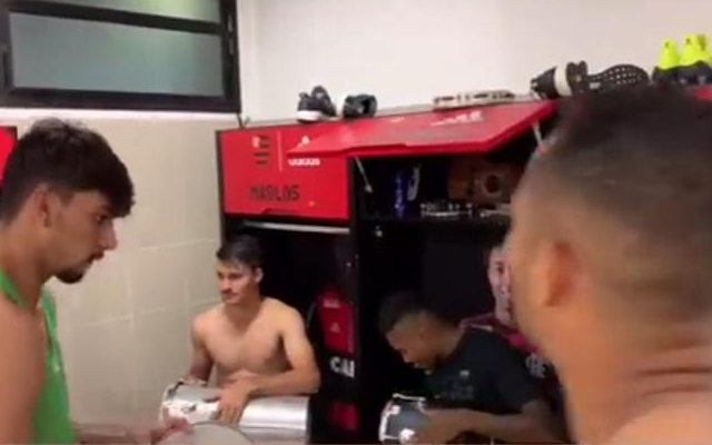 “Inimigos do ritmo”: Paquetá publica vídeo de jogadores do Flamengo em rodada de pagode no vestiário