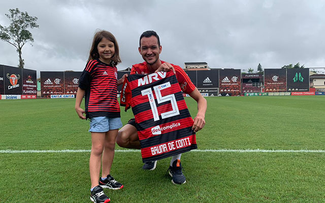 Flamengo promove ação solidária a crianças com câncer em clássico contra o Fluminense