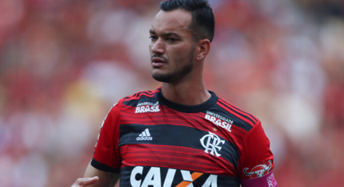 Mauro Cezar critica Réver: “Falha regularmente, todo jogo”