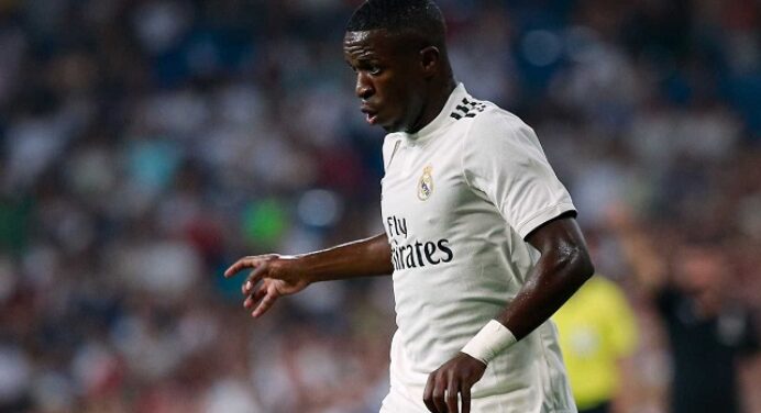 Torcedores do Flamengo dão apoio a Vinicius Júnior em possível estreia na Champions League
