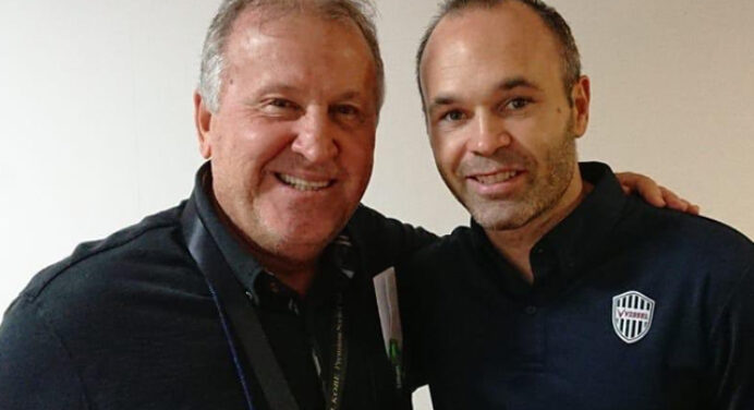 Iniesta se rende a Zico: “Sorte de conhecer um dos maiores de todos os tempos”