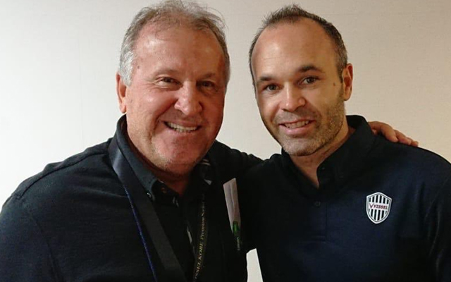 Iniesta se rende a Zico: “Sorte de conhecer um dos maiores de todos os tempos”