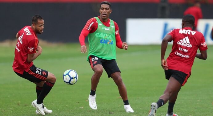 Renovaria? Veja os jogadores do Flamengo que têm contrato perto do fim