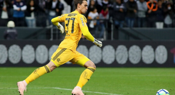 César, do Flamengo, é eleito melhor goleiro da rodada em prêmio Bola de Prata