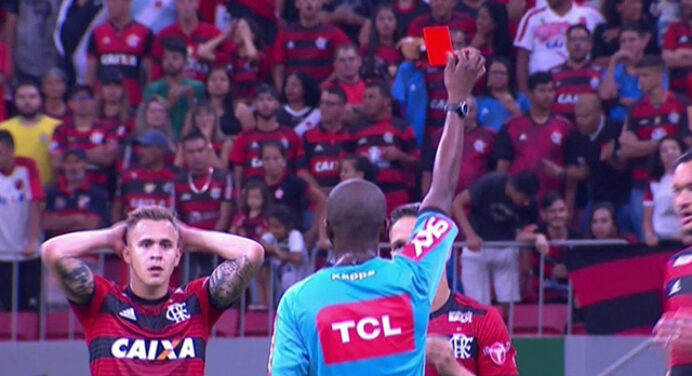 Ao lado do Vasco, Flamengo é o clube com mais jogadores expulsos neste Brasileirão