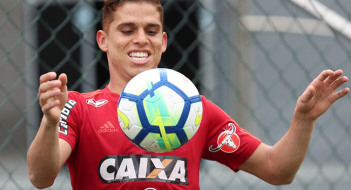 Cuéllar e Renê são absolvidos pelo STJD e não desfalcam o Fla contra o Corinthians