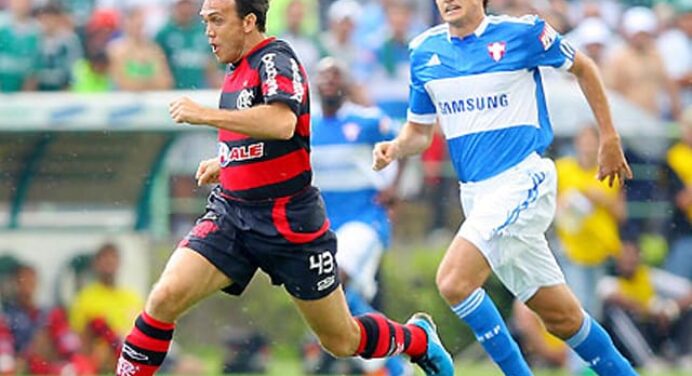 Em ano do hexa, restando oito rodadas, distância entre Flamengo e Palmeiras era maior que a atual