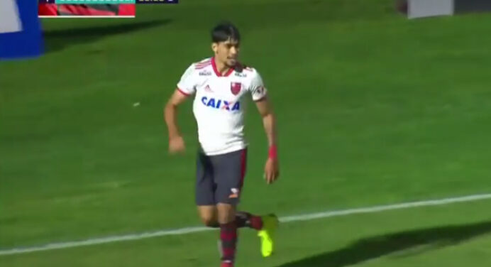 Gol do Mengão! Lucas Paquetá bate cruzado para abrir o placar