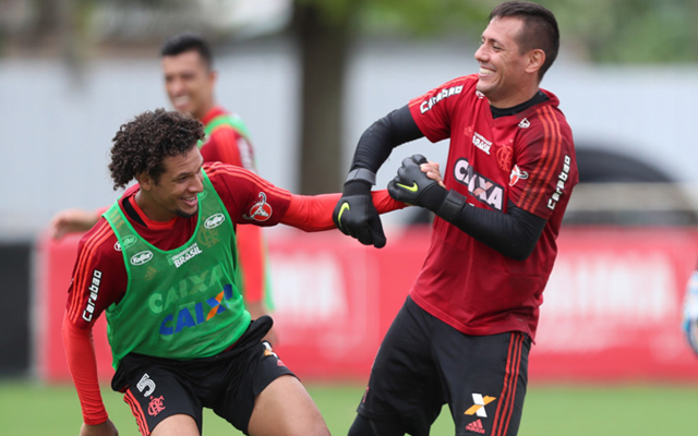 Arão diz que não sabia de decisão de Diego Alves e afirma: “Flamengo está acima de todos”