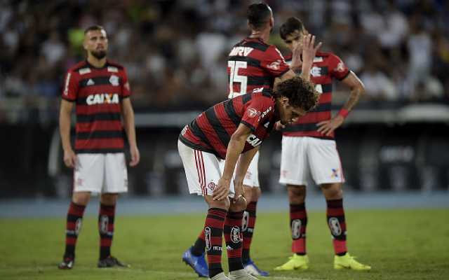 Comentarista critica elenco do Fla, pede reformulação e afirma: “A torcida não aceita jogador encostado”