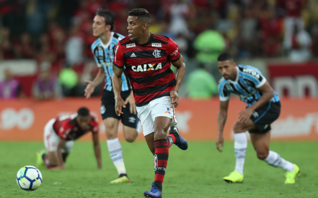 Berrío recebe sondagens de clubes do exterior, e empresário não descarta saída do Flamengo