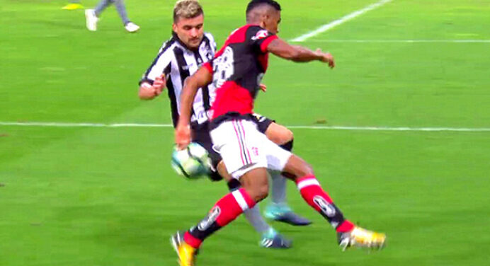 Antes do clássico, Berrío relembra linda jogada contra o Botafogo pela semifinal da Copa do Brasil de 2017