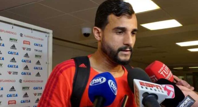 Dourado revela “mentira” contada para Gabigol no pênalti e diz que nunca pensou em sair do Flamengo