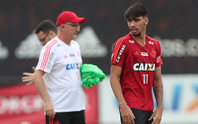 Com desfalques, Paquetá e Piris podem ser titulares no Flamengo diante do Atlético-PR