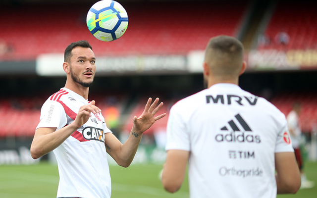 Antes de olhar para o Palmeiras, Réver condena desempenho do Fla: “A gente não faz a nossa parte, fica difícil”