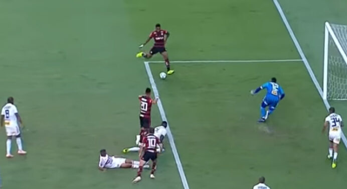 Edmundo explica diferença entre gols perdidos por Paquetá e Vitinho nas últimas rodadas do Brasileirão