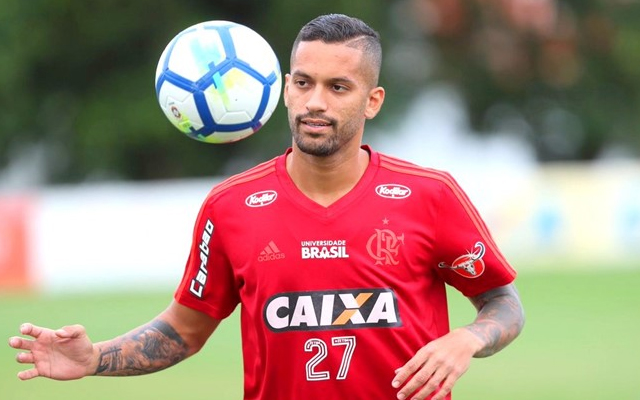 Empresário de Rômulo projeta reunião com o Flamengo nos próximos dias para definir futuro do volante