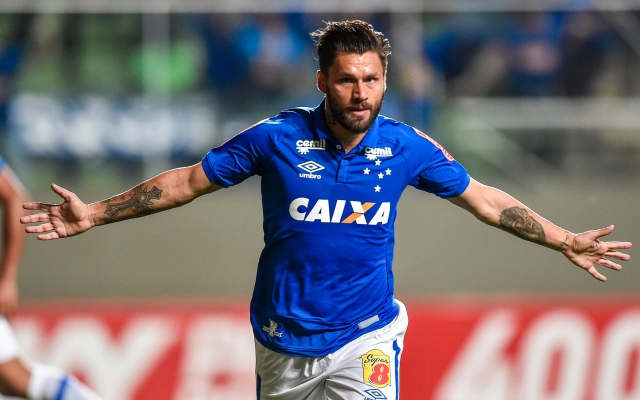 Cruzeiro cogita ceder atletas ao Fla para quitar dívida, e colunista sugere jogadores ao Rubro-Negro