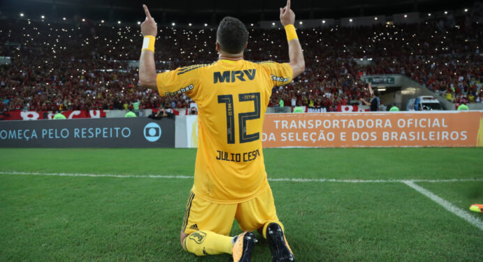 Todos, menos alguns: Julio Cesar entra em corrente nas redes sociais e manda mensagem pela virada