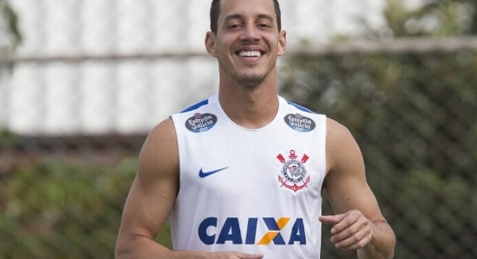 Rodriguinho se empolga com procura do Flamengo e aguarda eleição para definição, diz portal