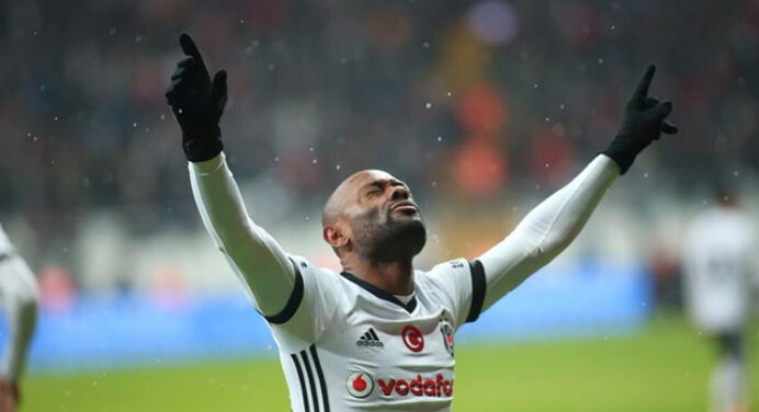 Vagner Love acerta com o Flamengo e aguarda liberação do Besiktas, garante site
