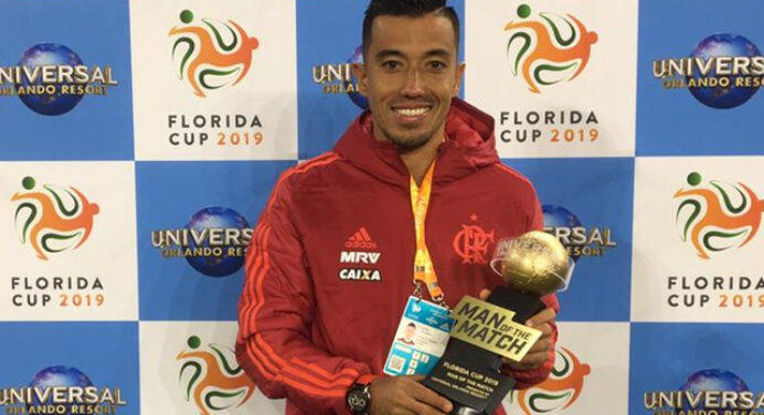 Uribe é eleito o melhor jogador em campo na vitória do Flamengo sobre o Ajax