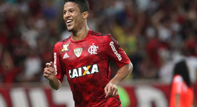 Após empréstimo, Nixon se reapresenta no Ninho do Urubu