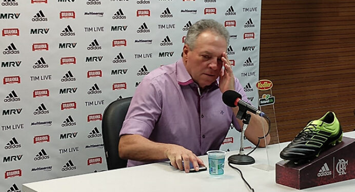Abel elogia Léo Duarte e minimiza erros defensivos: “Se fizer todo jogo quatro gols e sofrer um, não incomoda”