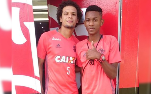 Arão atende a pedido de mãe e utilizará nome de Jorge Eduardo em camisa da semifinal