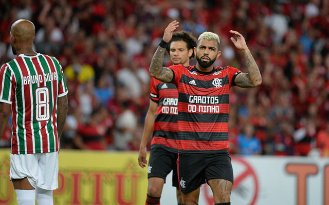 Em clássico marcado por homenagens, Flamengo perde para o Flu e vê rival avançar à decisão