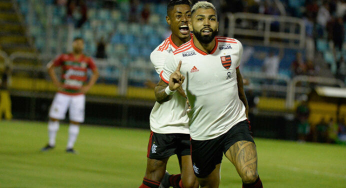 Gabigol marca duas vezes, e Flamengo bate a Portuguesa antes de estreia na Libertadores