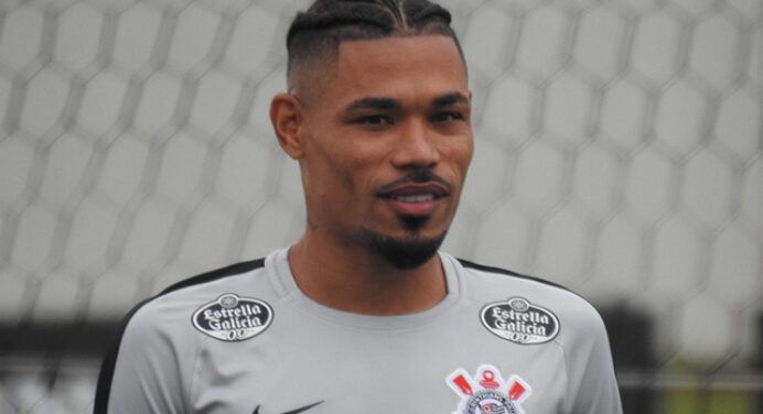 Júnior Urso revela sondagem do Flamengo e explica opção pelo Corinthians: “Desejo de criança”