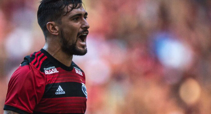 Após marcar pelo Flamengo, Arrascaeta manda recado à torcida em rede social: “Primeiro de muitos”