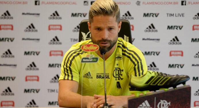 Diego revela que decisão de visitar garotos internados partiu dos jogadores: “Gostaria de estar fazendo mais”