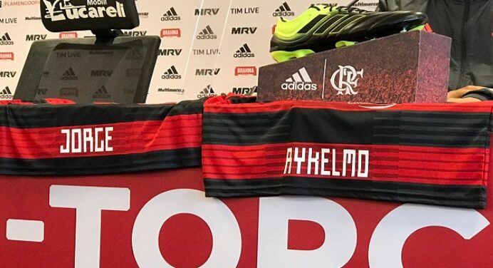 Não só Arão: no clássico, elenco do Fla usará camisas com nomes das vítimas do incêndio