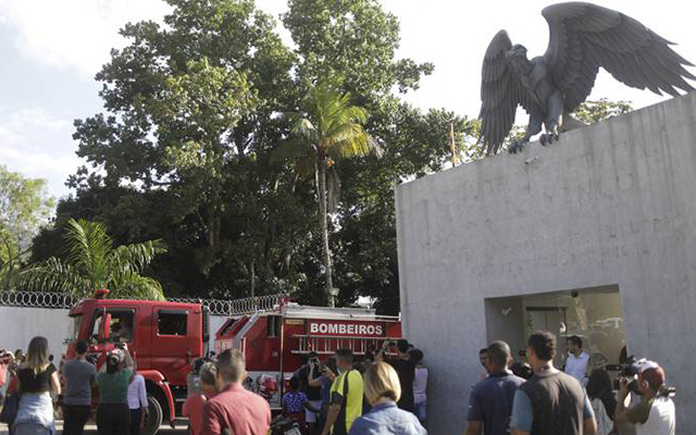 Grupo de sócios faz campanha para ajudar ex-segurança do Flamengo que salvou jovens de incêndio no Ninho