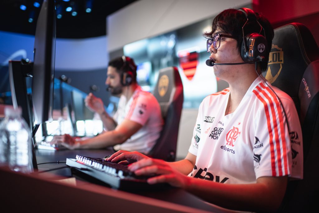 Com equipe forte e bem treinada, Flamengo eSports só perde título do CBLOL por descuido