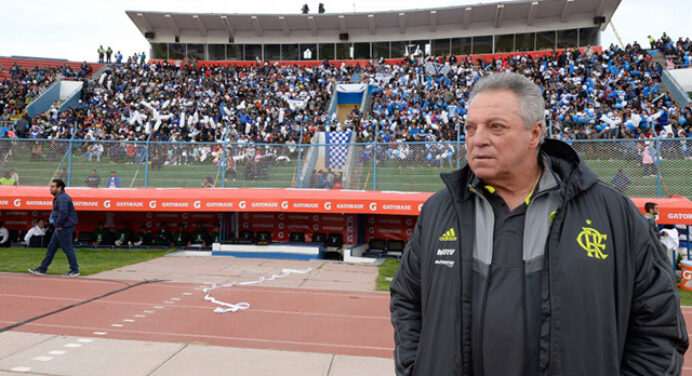 Comentarista afirma que melhores equipes do Brasil teriam dificuldades contra o San José, mas faz cobrança a Abel Braga