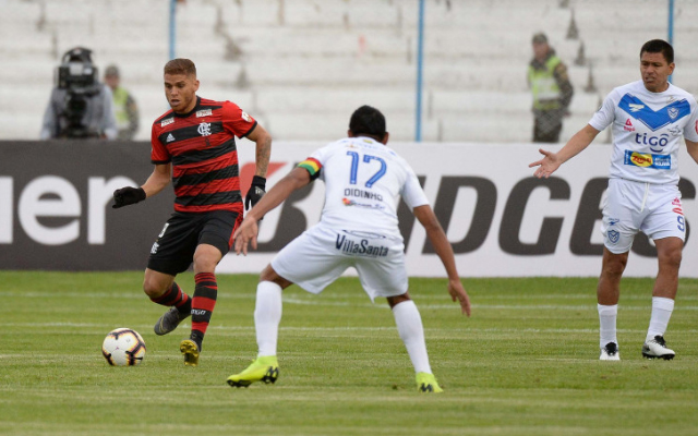 “O Flamengo tem a responsabilidade de sair jogando e ganhar”, diz Cuéllar sobre estilo de jogo