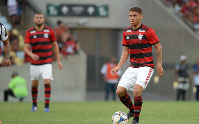 Cuéllar fala em contrato vitalício com o Flamengo: “Se me botar na mesa, assino”