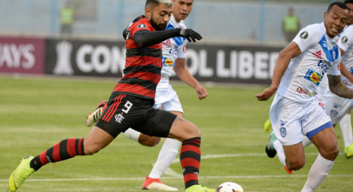#BombouNoColuna: alta audiência em estreia na Libertadores, Petkovic criticando falta de zagueiros no banco, e mais