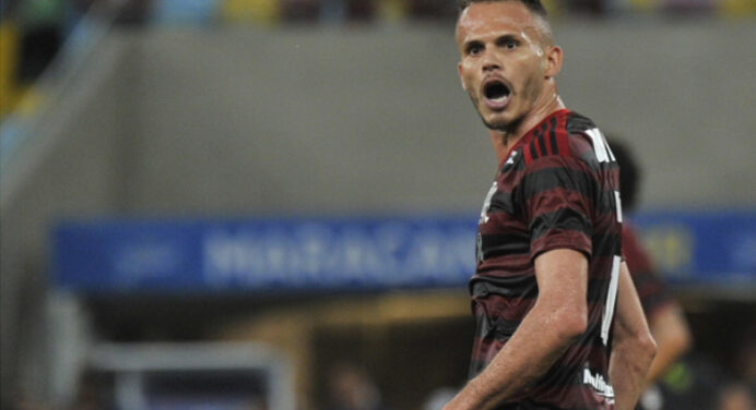 Flamengo inicia conversas para renovar contrato de Renê, diz portal