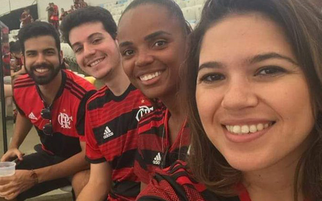 Atleta de vôlei do Flu vai ao clássico com camisa do Flamengo e revolta tricolores nas redes