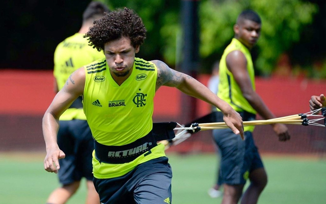 Atuação de Arão contra o San José rende elogios nos bastidores do Flamengo; volante foi o maior ladrão de bolas do jogo