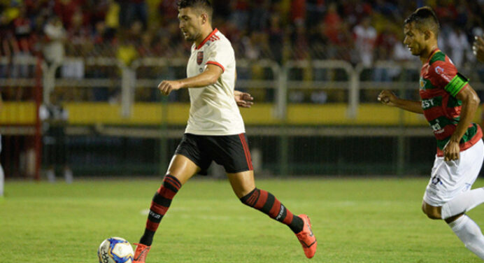 Abel Braga explica mudança de posicionamento de Arrascaeta no Flamengo