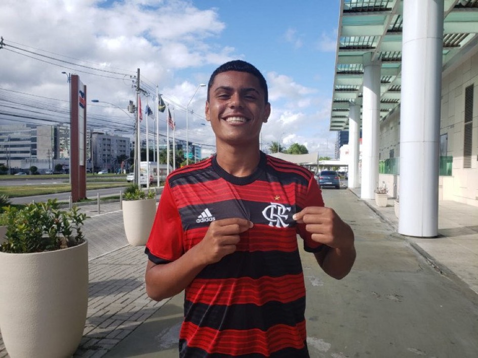 Flamengo confirma contratação do atacante Mateus Lima para a equipe sub-15