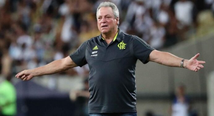 Pressão interna: Abel Braga tem trabalho contestado por parte da diretoria do Flamengo, diz Mauro Cezar