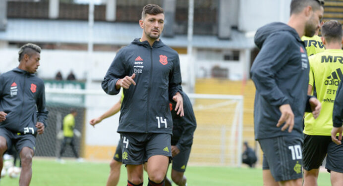 Abel comanda treino no Equador com Arrascaeta entre os titulares e Diego na reserva, diz jornal