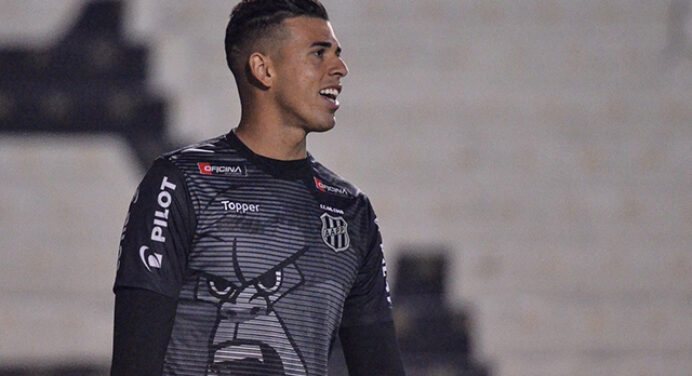 Flamengo monitora situação do goleiro Ivan, revelação da Ponte Preta